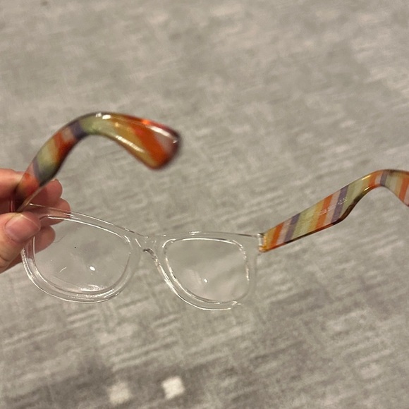 Besty Johnson Glass Frames - Picture 6 of 8